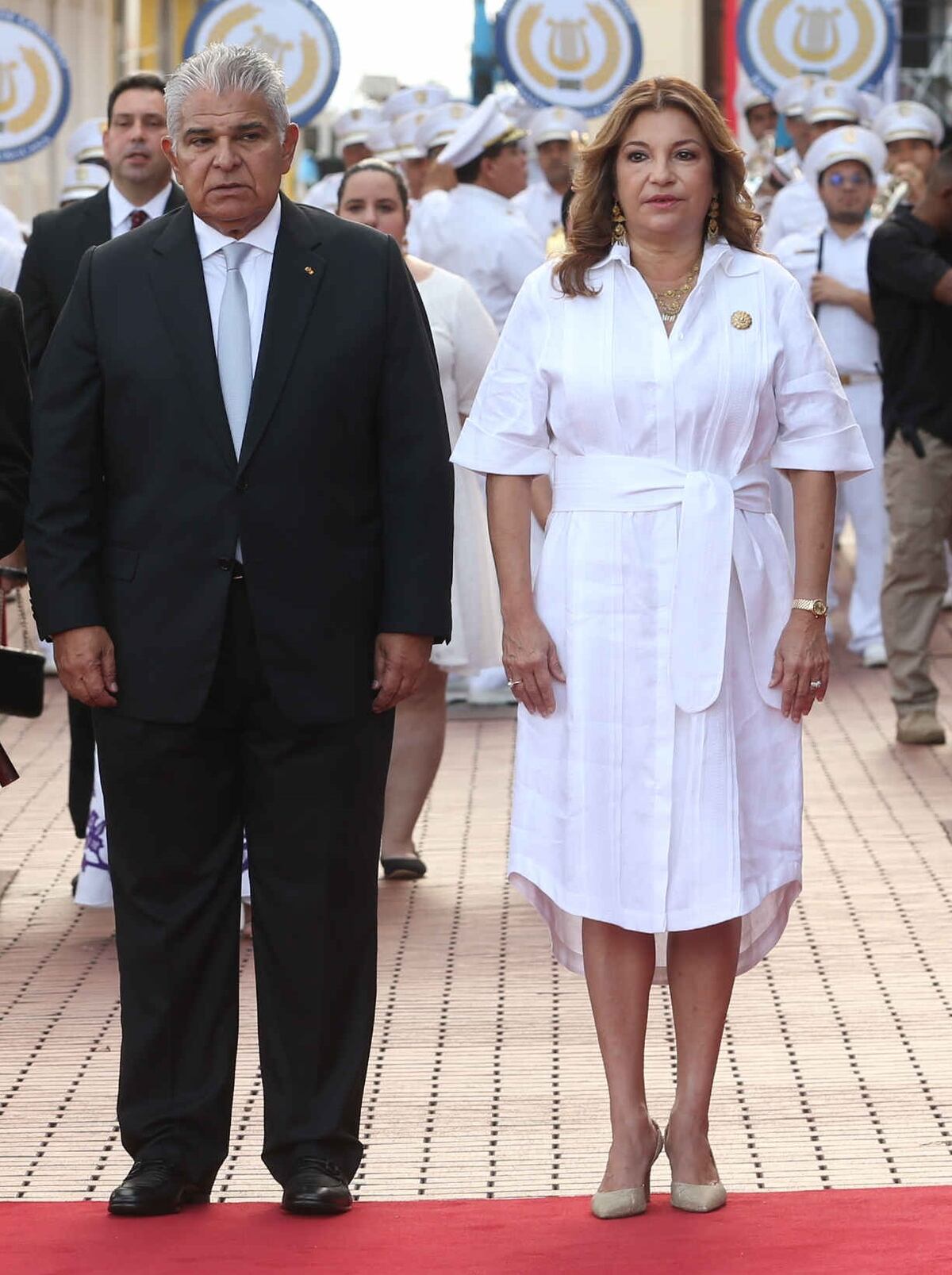 La primera dama Maricel de Mulino y sus trajes de diseño local para fechas patrias