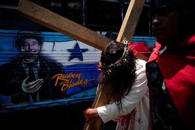 Un vapuleado Jesús recorre Panamá Viejo en un montaje con jóvenes rescatados de la calle