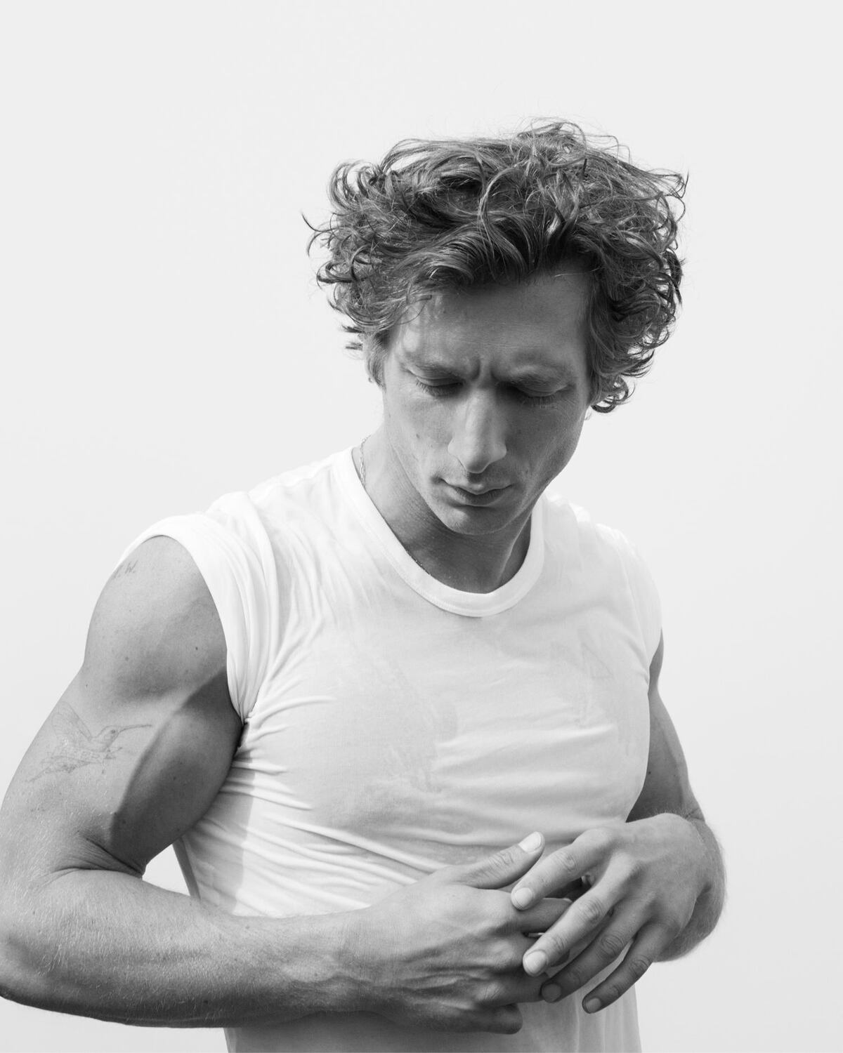 ¡Sí, chef! Las 10 fotos de Jeremy Allen White en la primera campaña más sexi del año