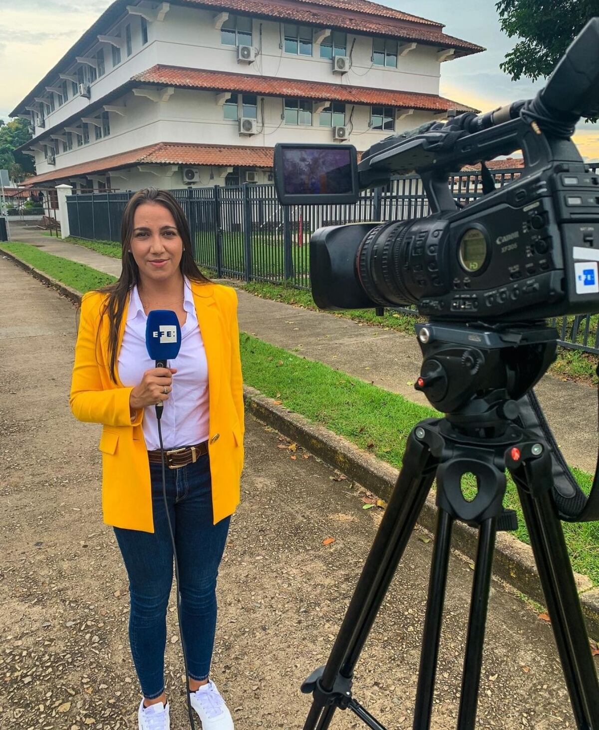 ‘Cada vez somos más mujeres formándonos para este tipo de coberturas’: Ana De Léon, una reportera cubriendo las protestas en Panamá