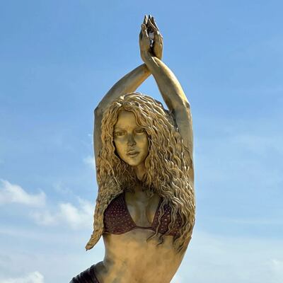 6 metros de bronce y una falda que se convierte en olas: así es la estatua de Shakira en Barranquilla