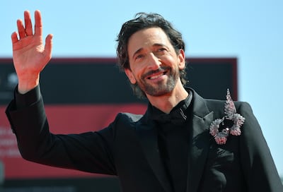 Venecia aplaude El Brutalista de Adrien Brody: una patada al sueño americano