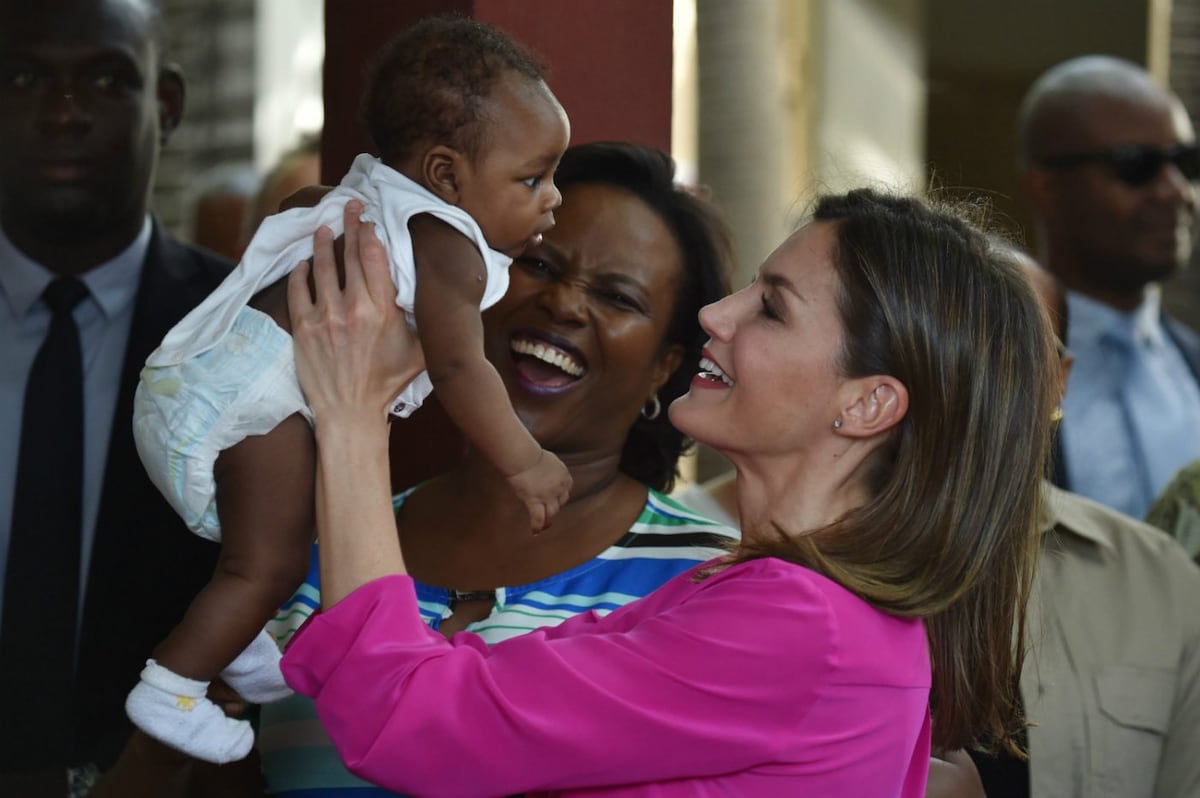 Las muestras de afecto de la reina Letizia en Haití