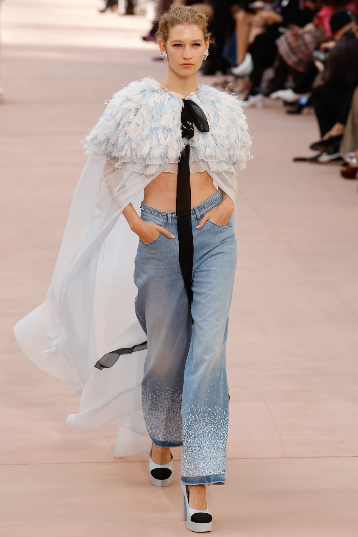 Jeans y tweed a la cadera: Lo nuevo de Chanel en la Semana de la moda de París