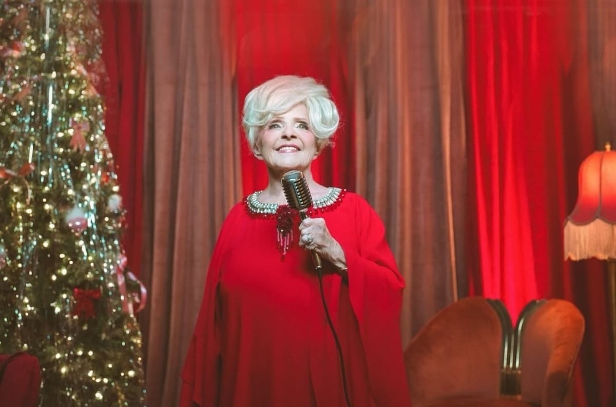 A sus 78 años, Brenda Lee es la nueva reina de la Navidad según Billboard