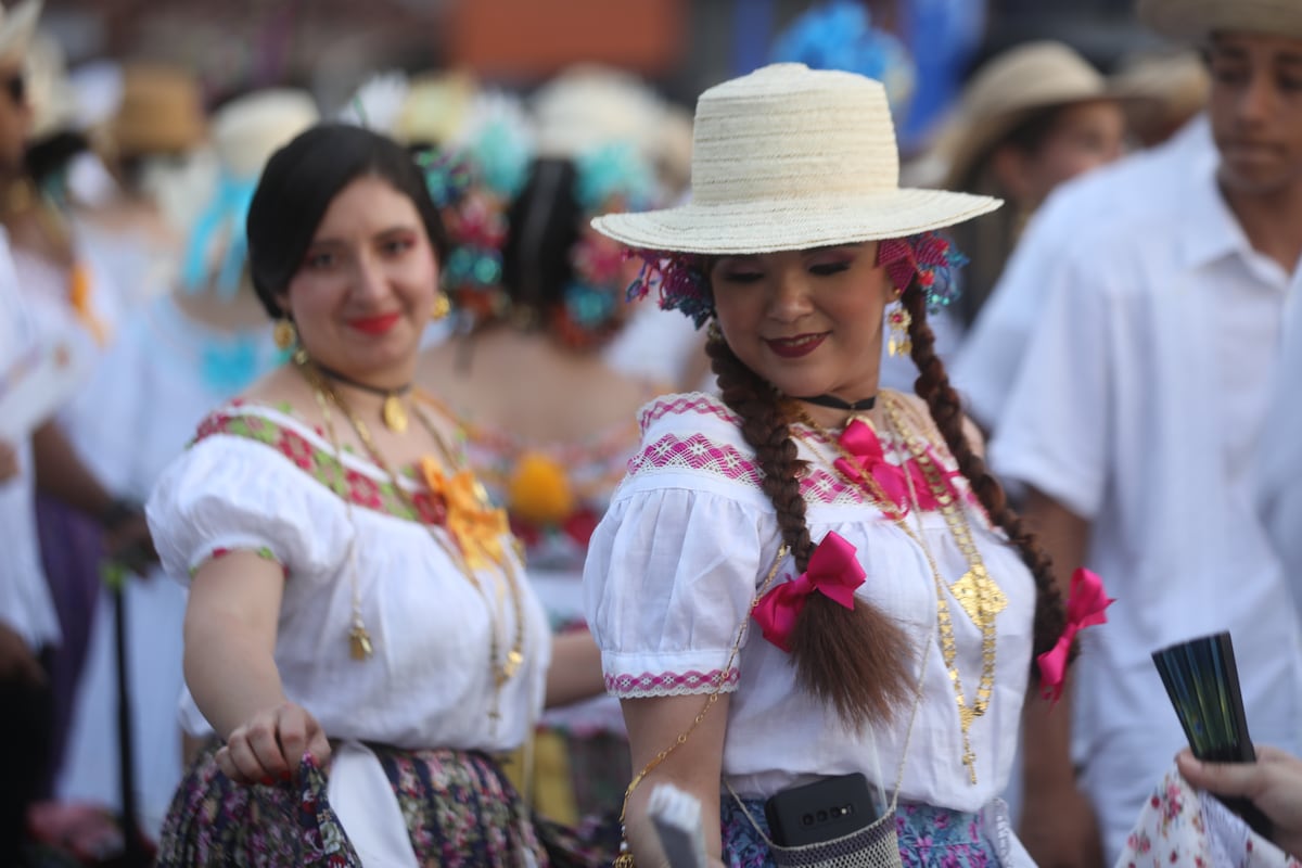 Alegría, baile y orgullo; Desfile de las Mil Polleras