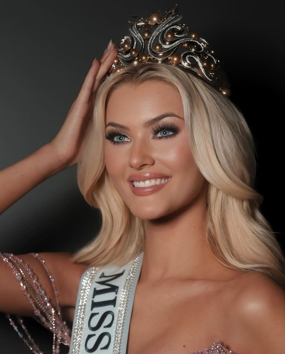 “Parece creada con inteligencia artificial”: 10 fotos para apreciar el rostro de ‘Barbie’ de Miss Universo 2024