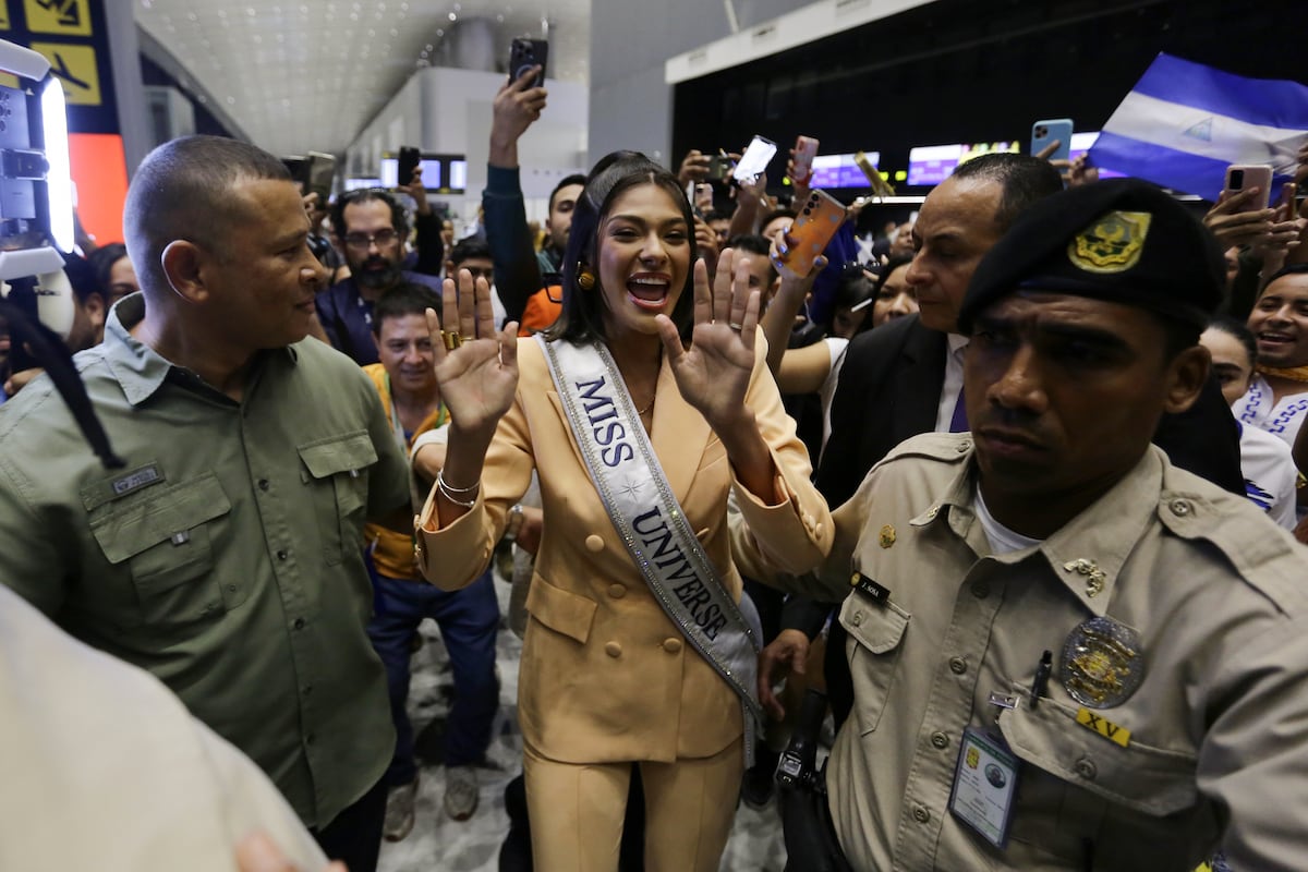 La Miss Universo nicaragüense llega a Panamá entre ovaciones de compatriotas y panameños