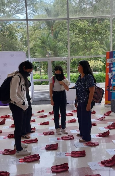 Zapatos rojos en Panamá para recordar a las mujeres víctimas de femicidio