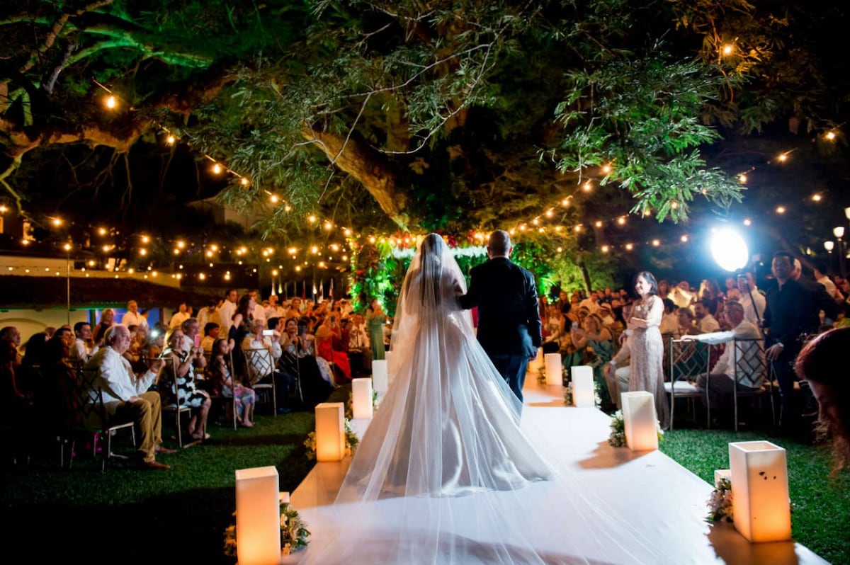 Verónica Angel y Gabriel Zarak, ceremonia a lo tropical