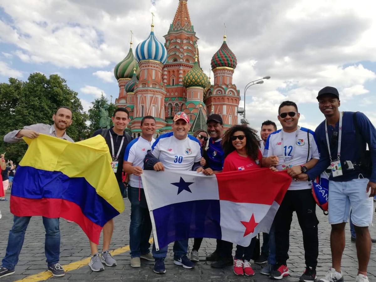 En Rusia la gente se toma fotos con los panameños