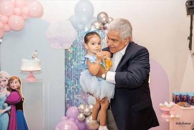 El presidente José Raúl Mulino celebra el cumpleaños de una de sus nietas