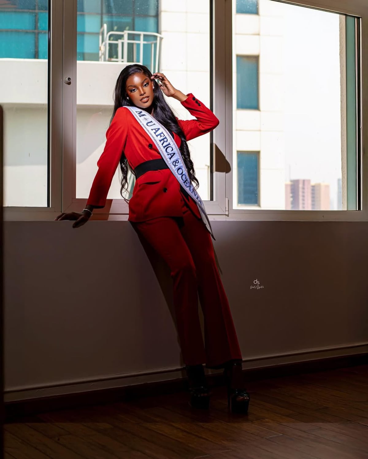 Una reina entre tambores africanos: Miss Nigeria es recibida en su país luego de Miss Universo