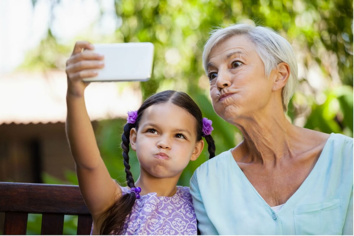 Abuela, ¿te enseño?