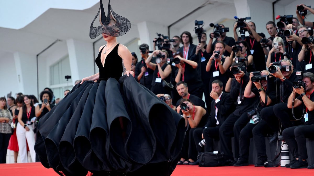 Oh my Gaga: Vestida de Dior, Lady Gaga llega al estreno de Joker 2 en Venecia