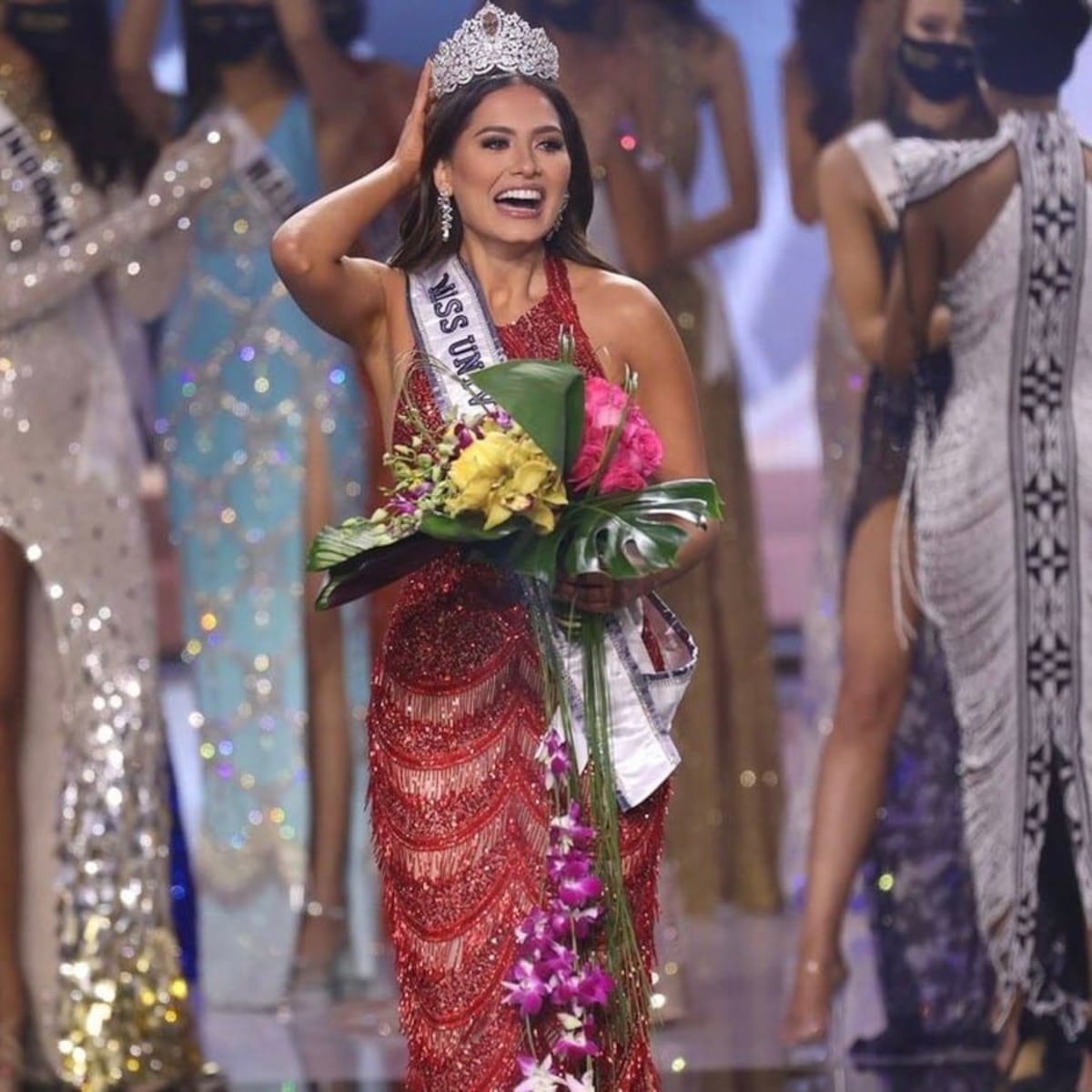 Entre medidas de bioseguridad, Andrea Meza, de México, es coronada Miss Universo