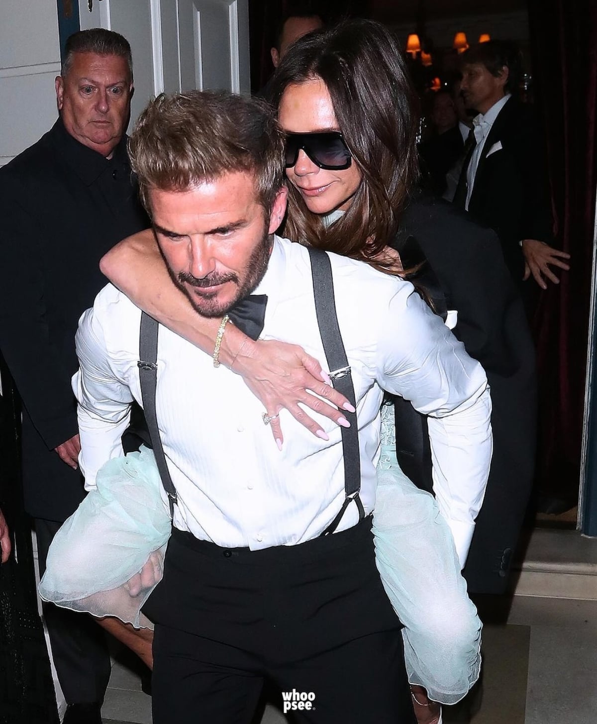 Un desfile de celebridades en el cumpleaños 50 de Victoria Beckham