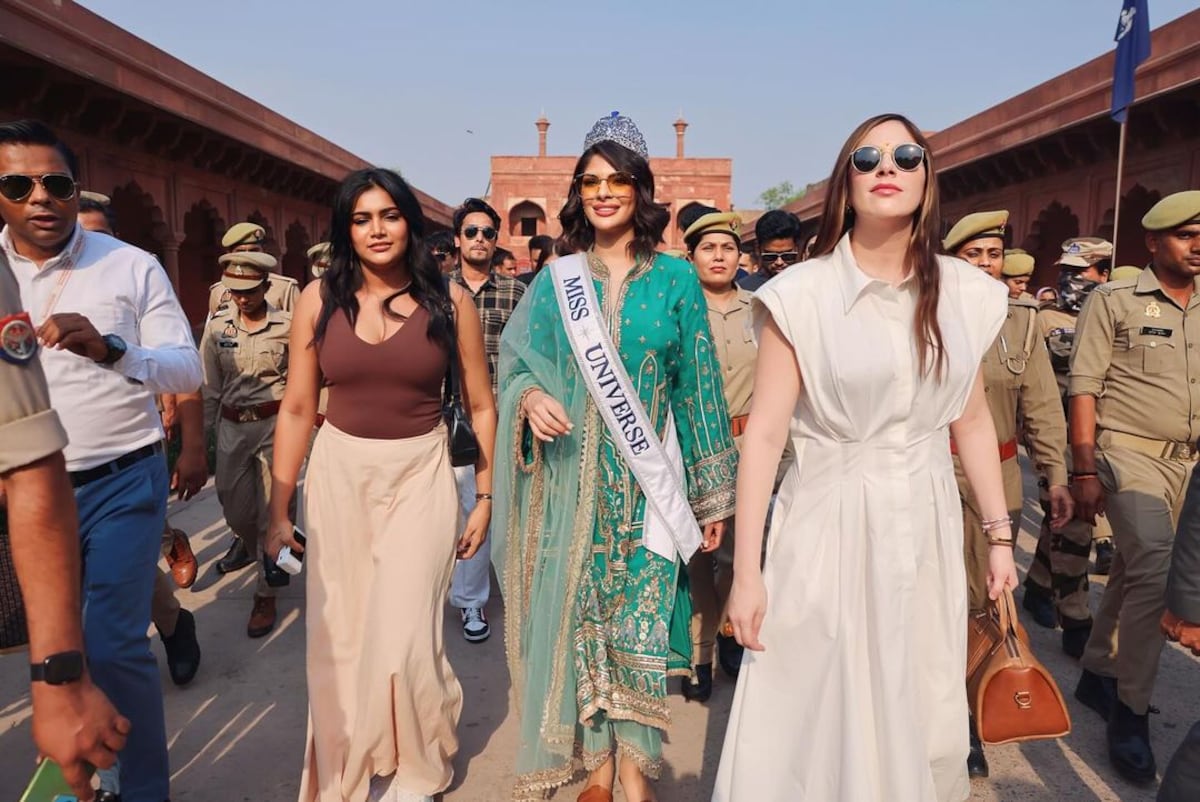 Mehr Eliezer, Señorita Panamá 2019, y Sheynnis Palacios, actual Miss Universo, juntas de paseo en India