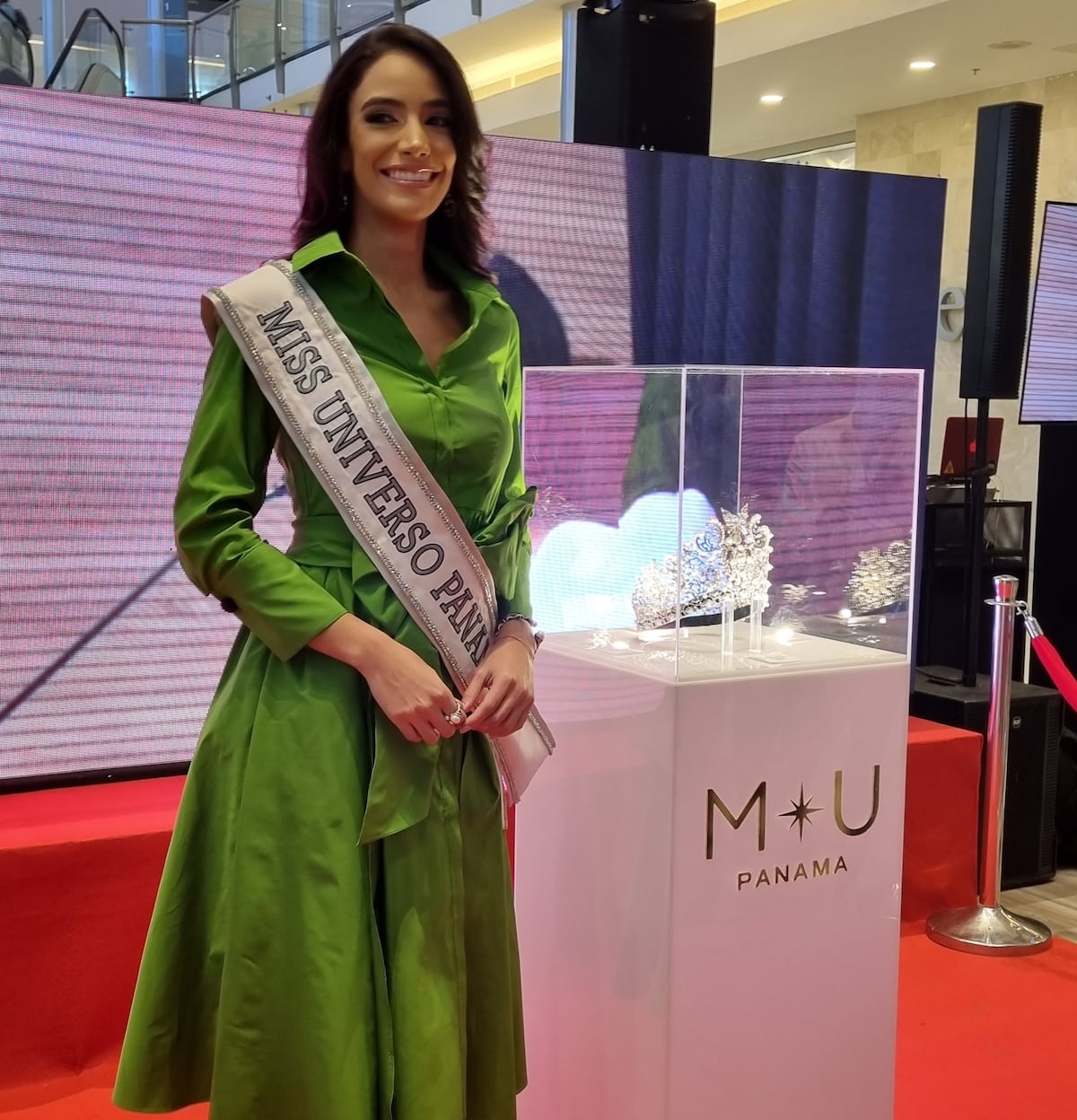 Una corona con mariposas y 185 perlas usará la nueva Miss Universo Panamá