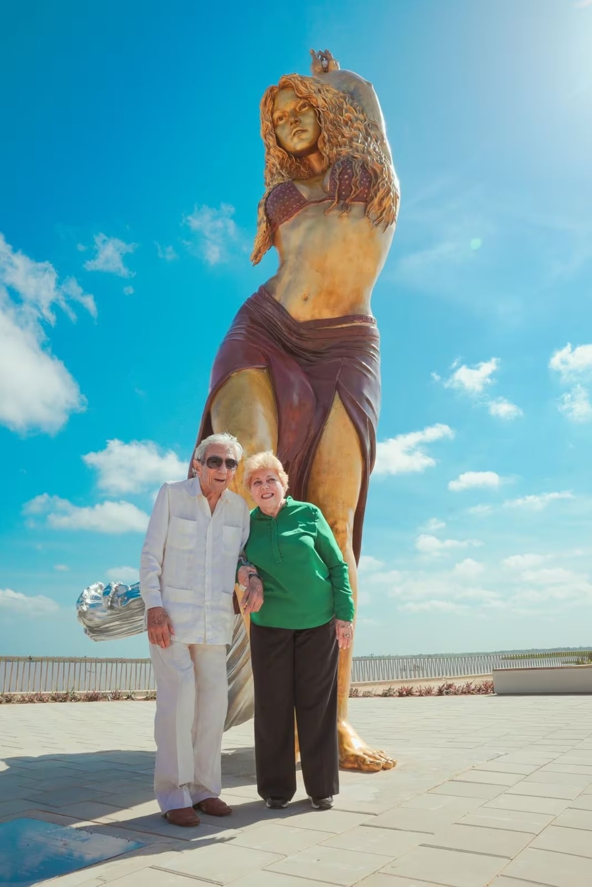 6 metros de bronce y una falda que se convierte en olas: así es la estatua de Shakira en Barranquilla