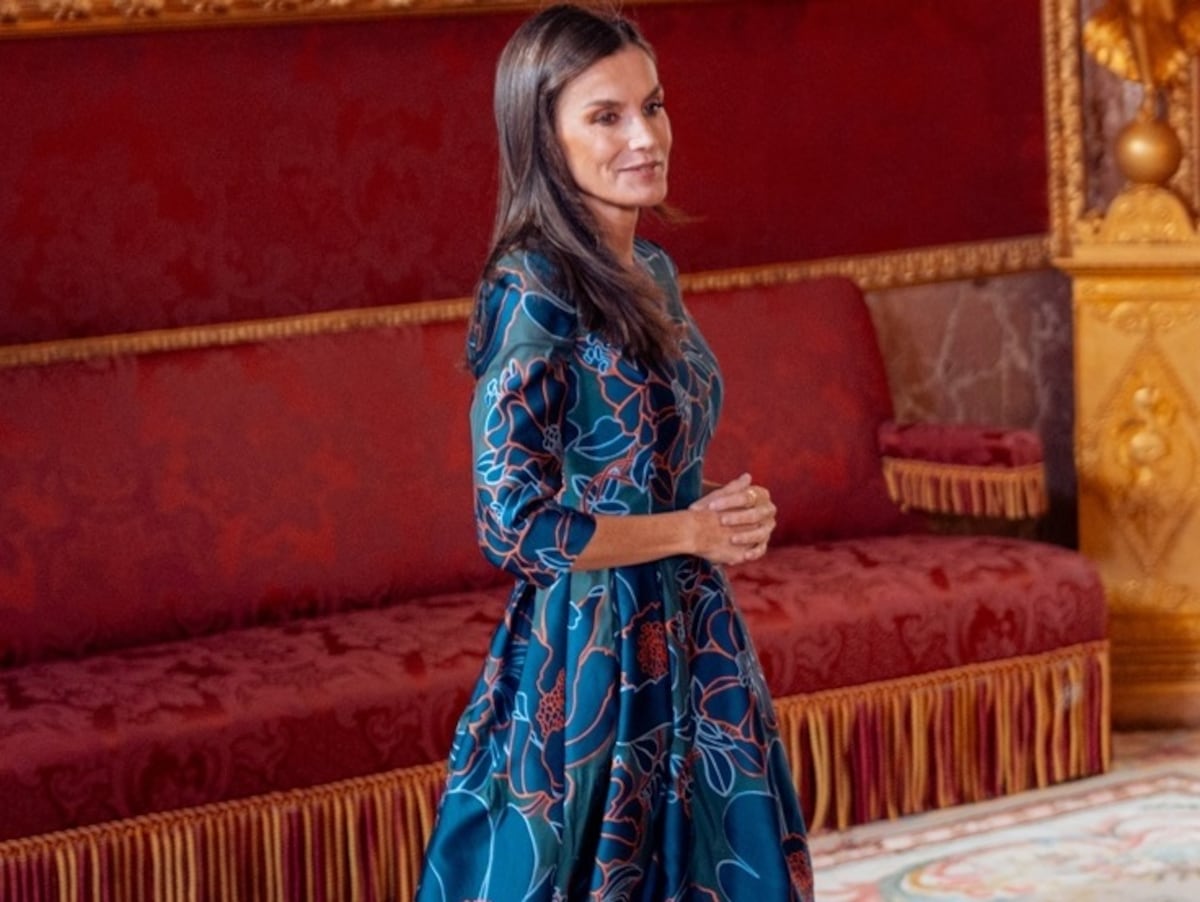 La reina Letizia recurre a uno de sus vestidos favoritos de Carolina Herrera