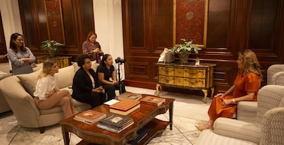 Backstage de las fotos de portada de ELLAS con la primera dama de Panamá, Maricel de Mulino 