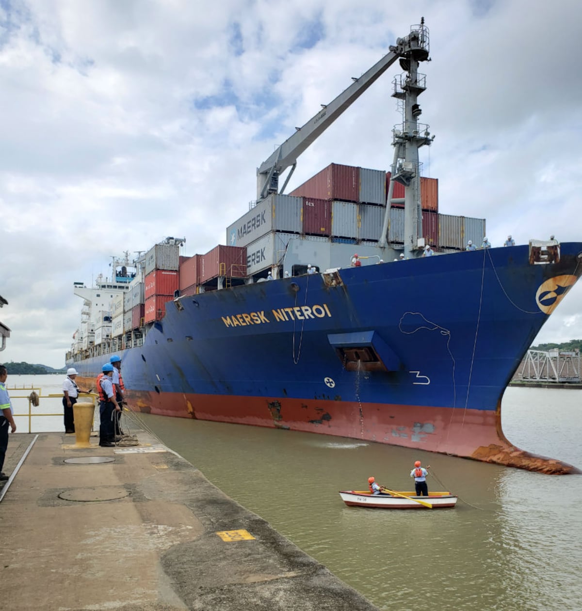 Marisol Delgado, la única mujer botera en el Canal de Panamá