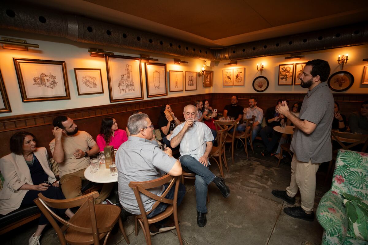 En celebración del aniversario de Pedro Mandinga, miembros de Club La Prensa disfrutaron de una exclusiva cata de ron 