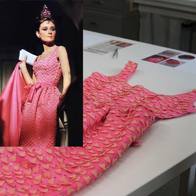 El paso del tiempo a través del vestido rosa de Audrey Hepburn