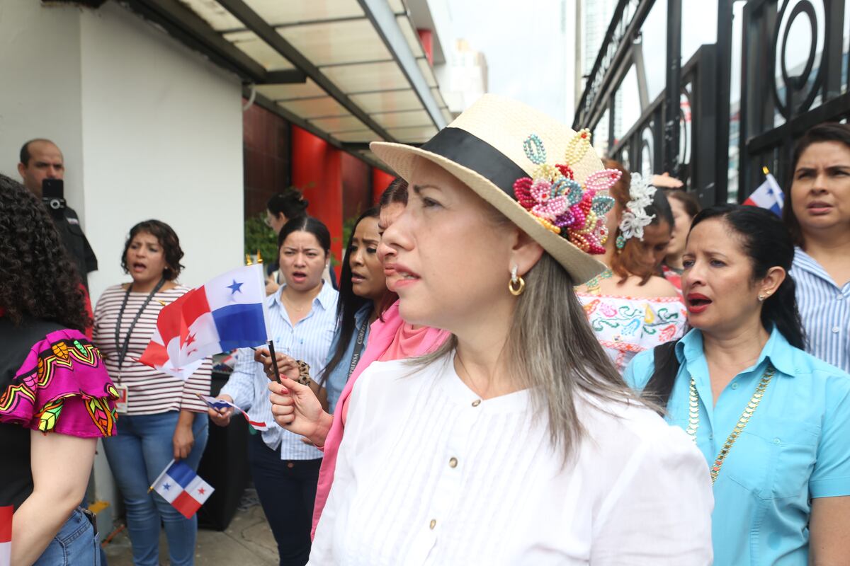 Corporación La Prensa le da la bienvenida al mes de la patria