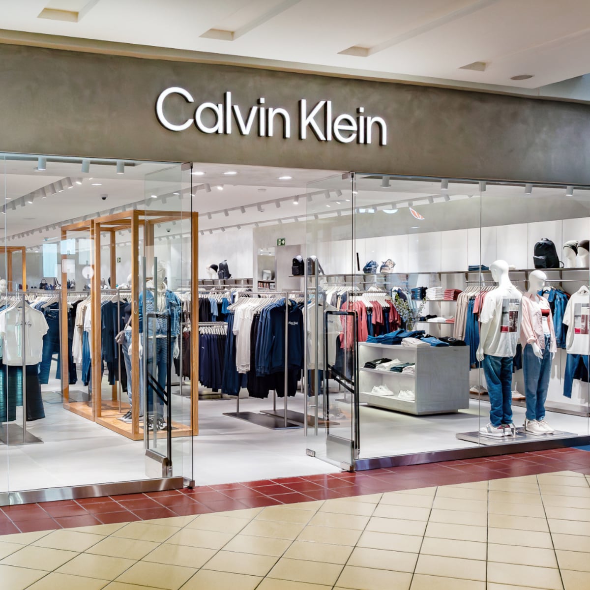 Calvin Klein inaugura su tienda Lifestyle la más grande en Centroamérica