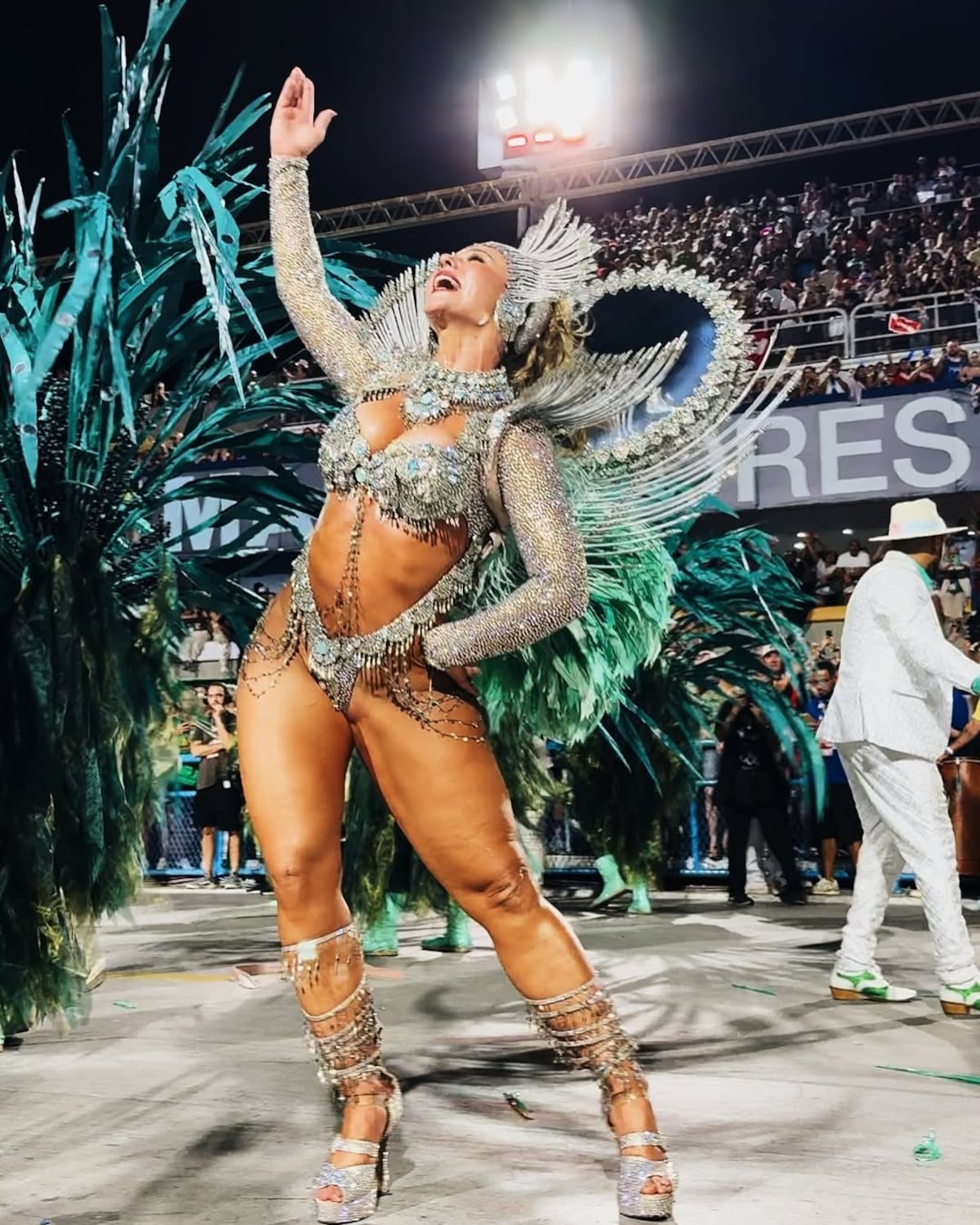 Diosa de la luna: así lució Paolla Oliveira en su despedida como reina de su batería en el carnaval de Brasil