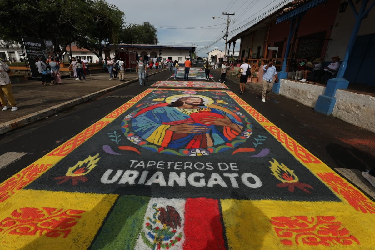 Alfombras de sal de colores listas para la Fiesta del Corpus Christi en La Villa de Los Santos