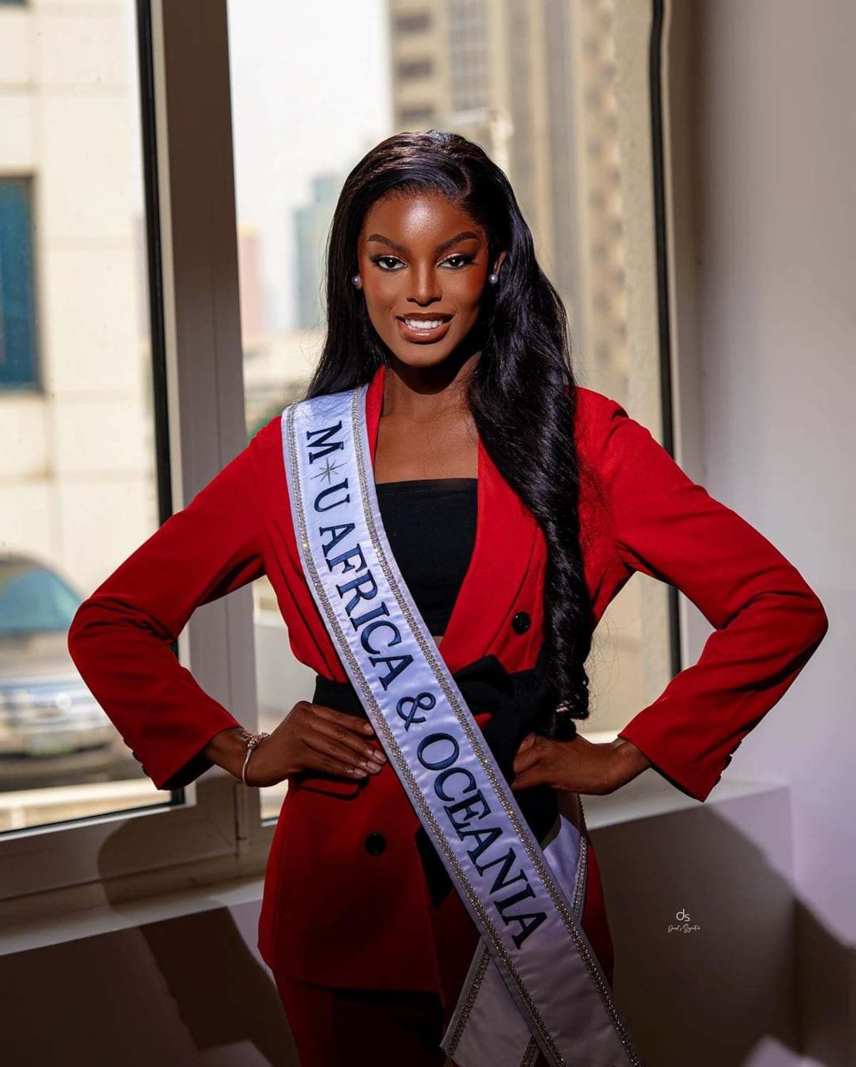 Una reina entre tambores africanos: Miss Nigeria es recibida en su país luego de Miss Universo