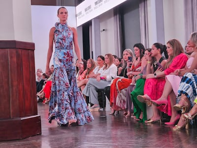 Flores y vegetación en los estampados de Michelle Nassar en Panamá Fashion Week