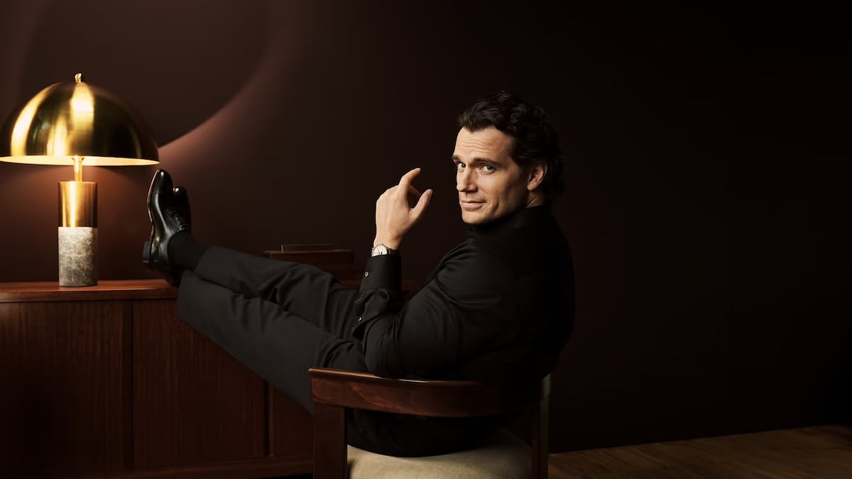 Ultra sofisticado y varonil: Henry Cavill como modelo de relojes 