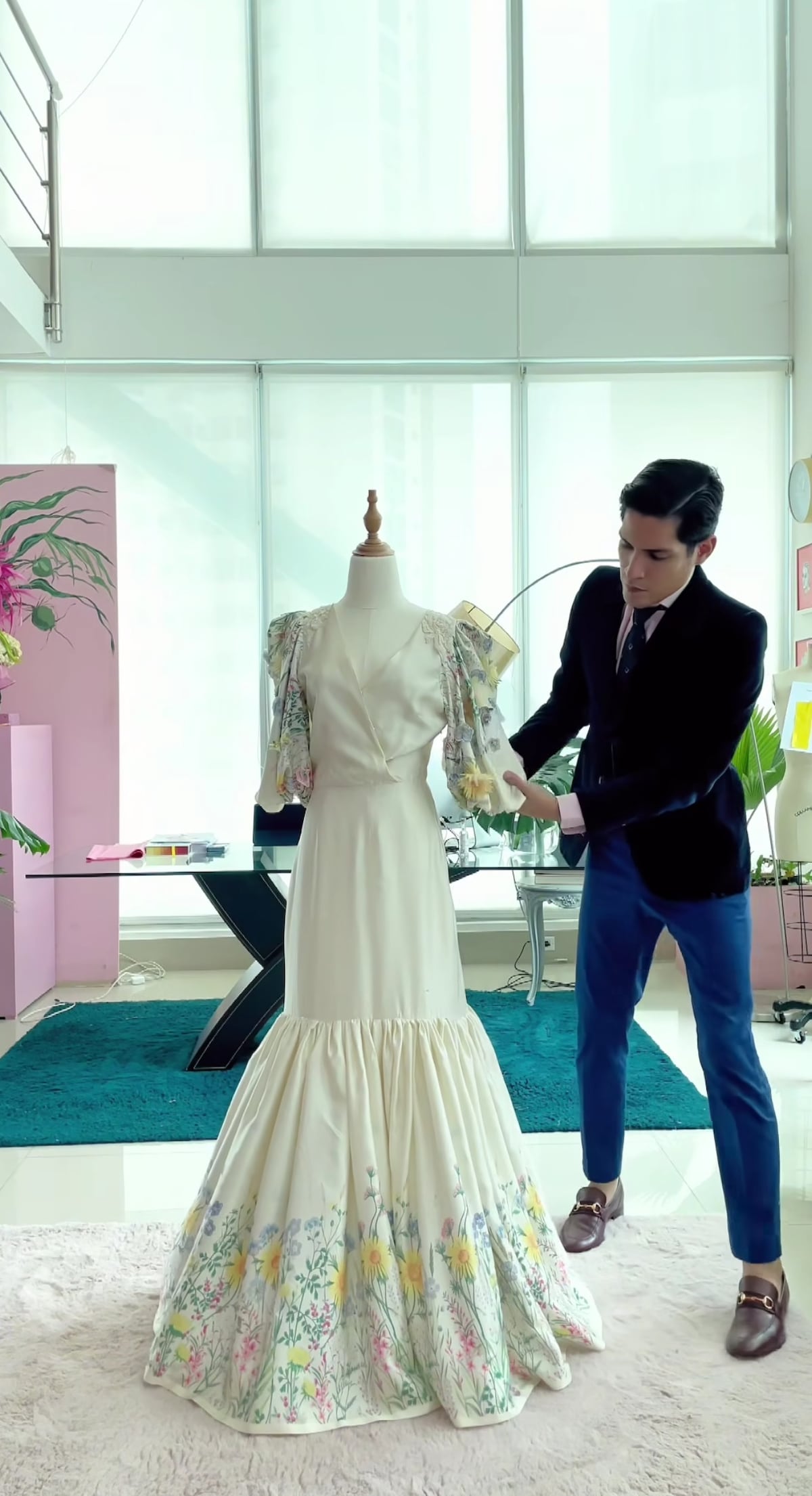 El traje de novia, hecho en Panamá, para la boda de Kira y Argimiro