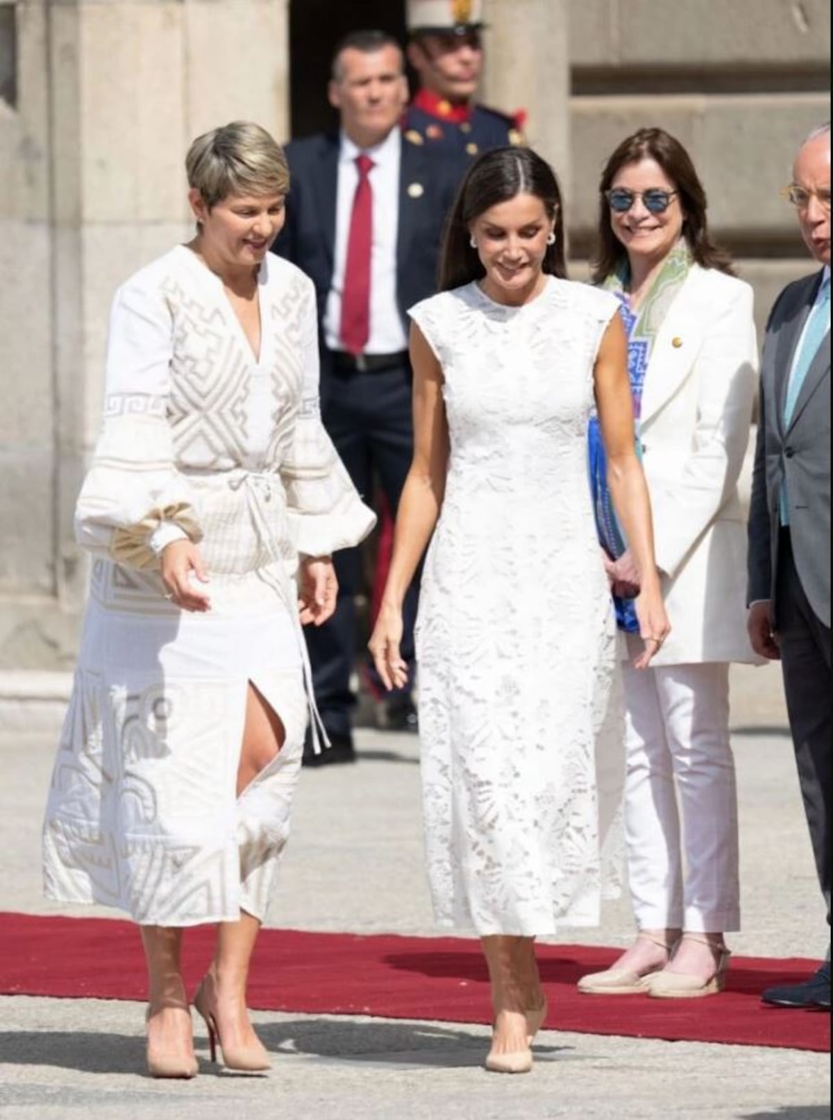 Los looks similares de la reina Letizia de España y la primera dama de Colombia, Verónica Alcocer