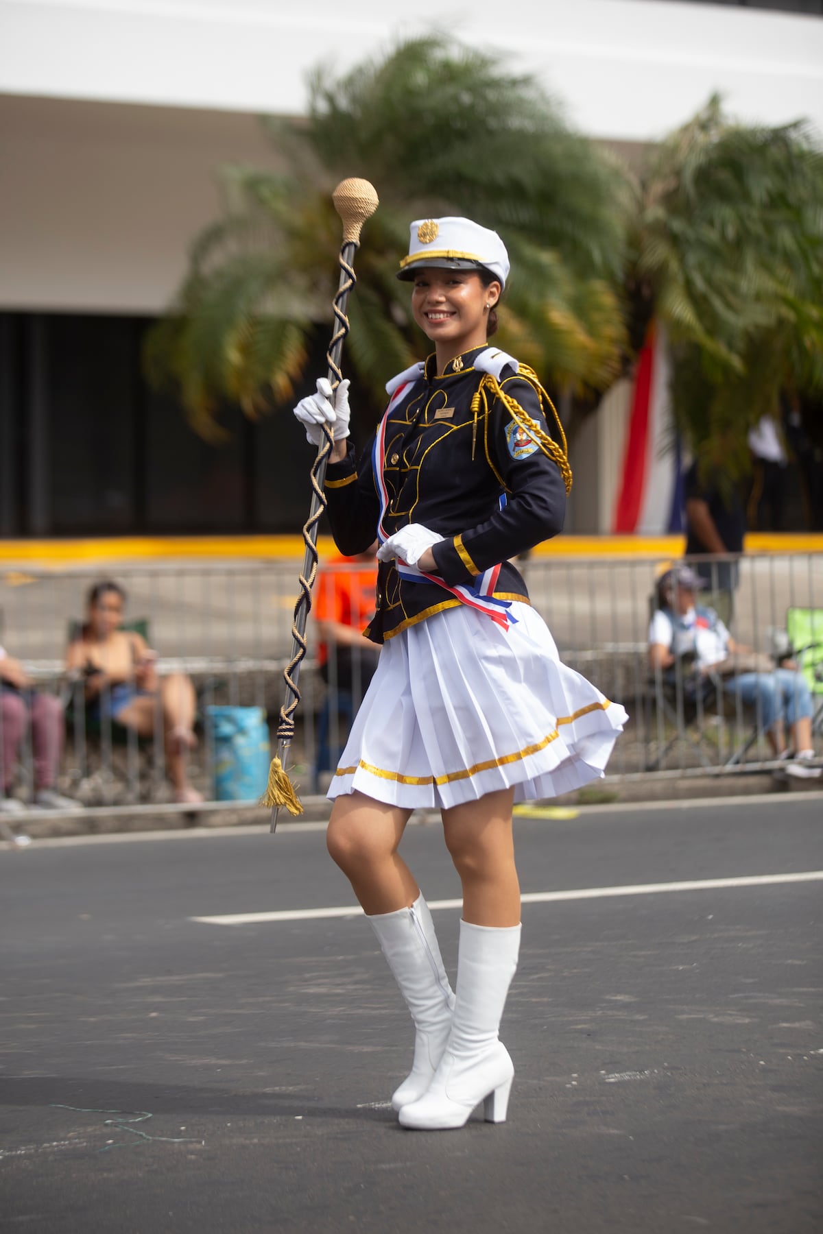 Tambor mayor, con estilo y patriotismo 