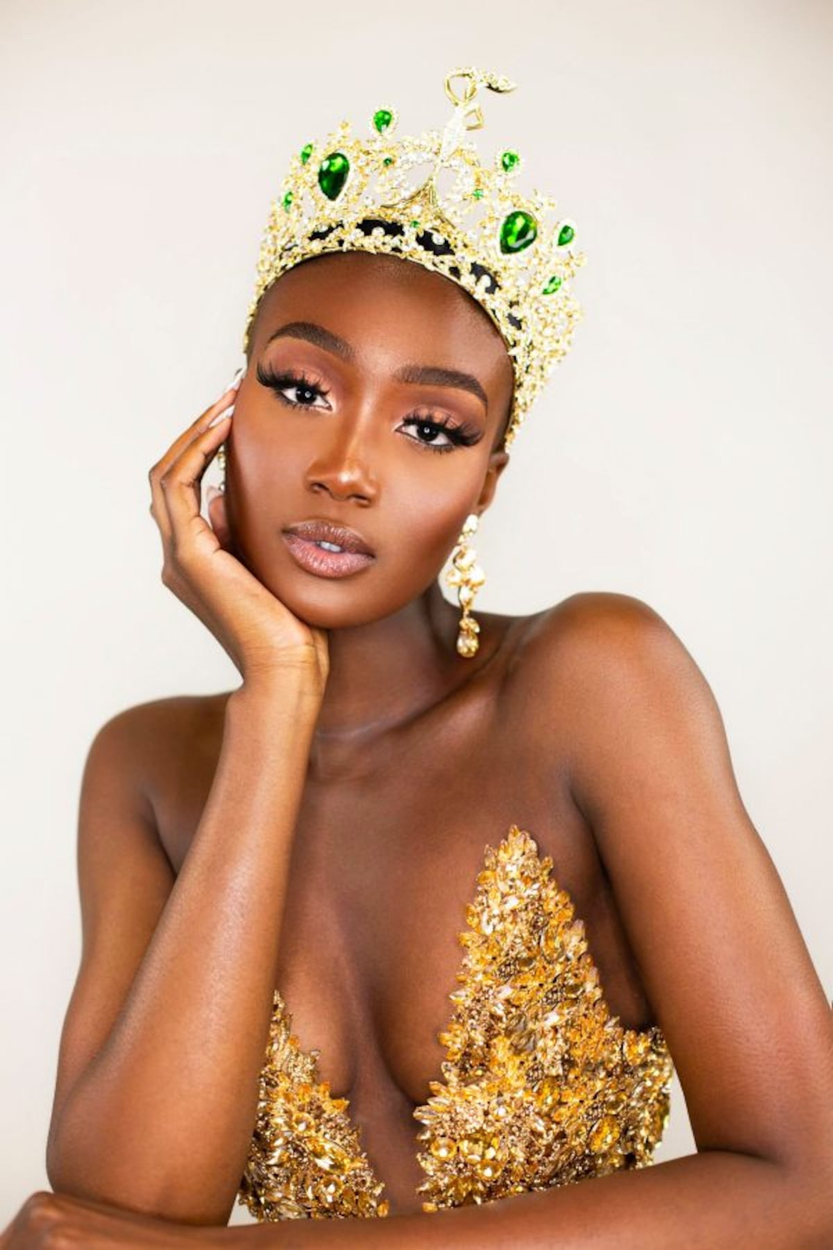 “Agarra mi peluca”: Ella es Safiétou Kabengele, la francesa de 1.80 de estatura en Miss Grand International