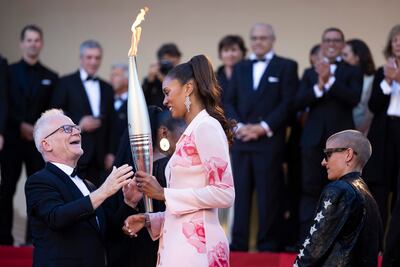 Alfombra roja olímpica en Cannes: la antorcha de París 2024 ilumina el Festival