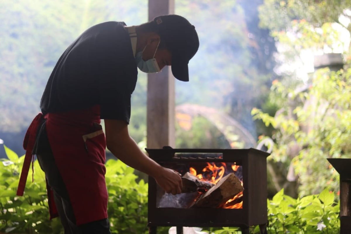 Comida solidaria para los afectados en Tierras Altas, rescatistas y bomberos