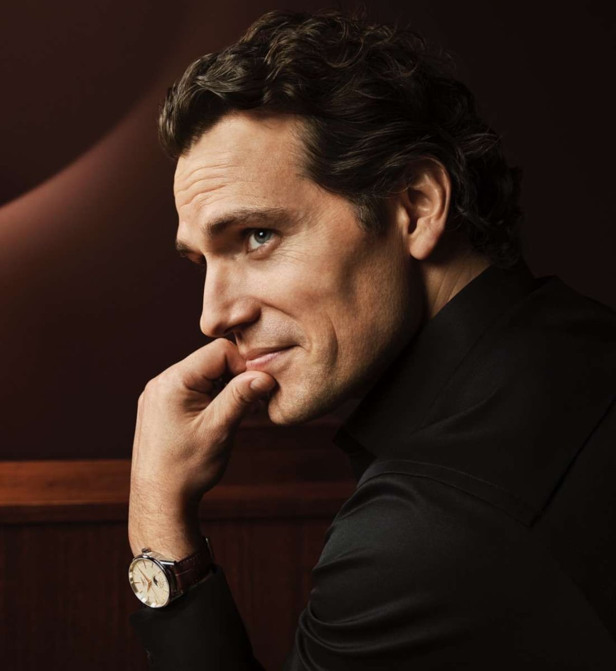 Ultra sofisticado y varonil: Henry Cavill como modelo de relojes 