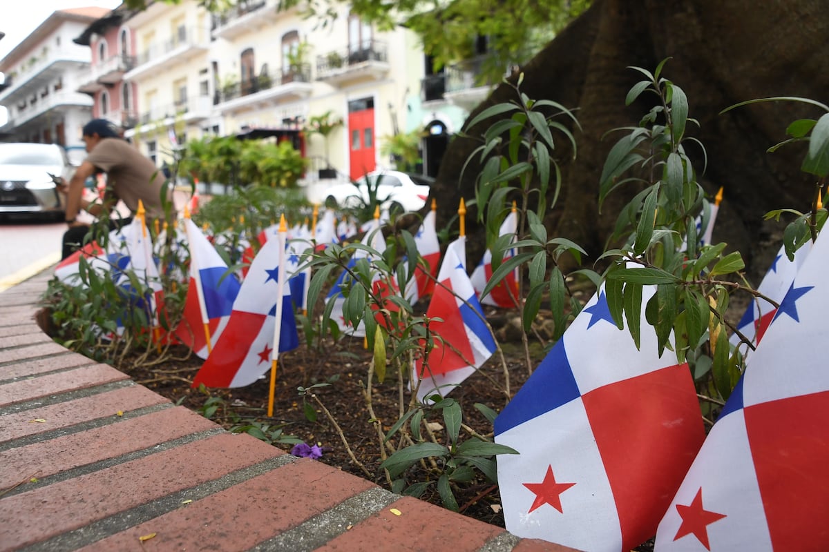 ¿Por qué se están colocando banderas panameñas en enero?