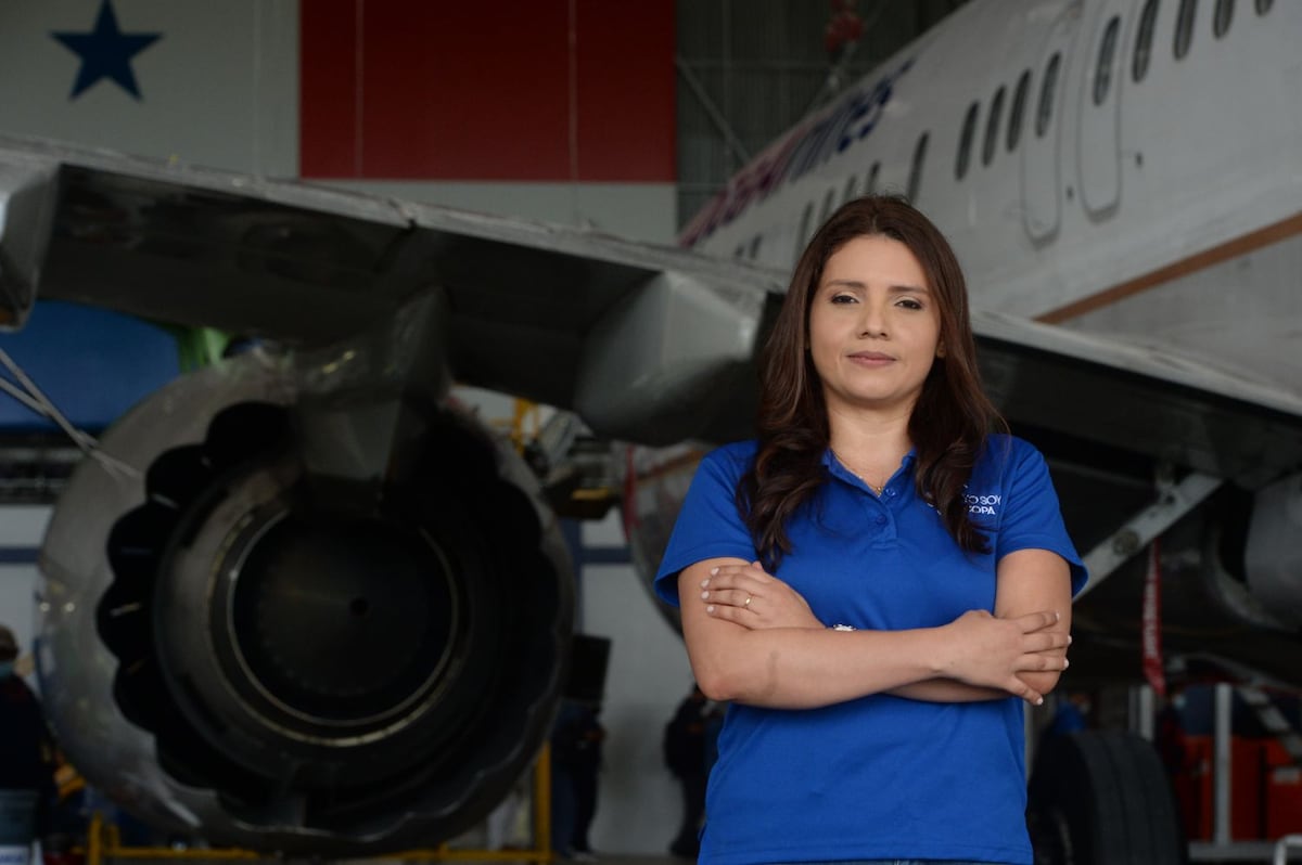 Mecánica de aviación, una carrera de mujeres