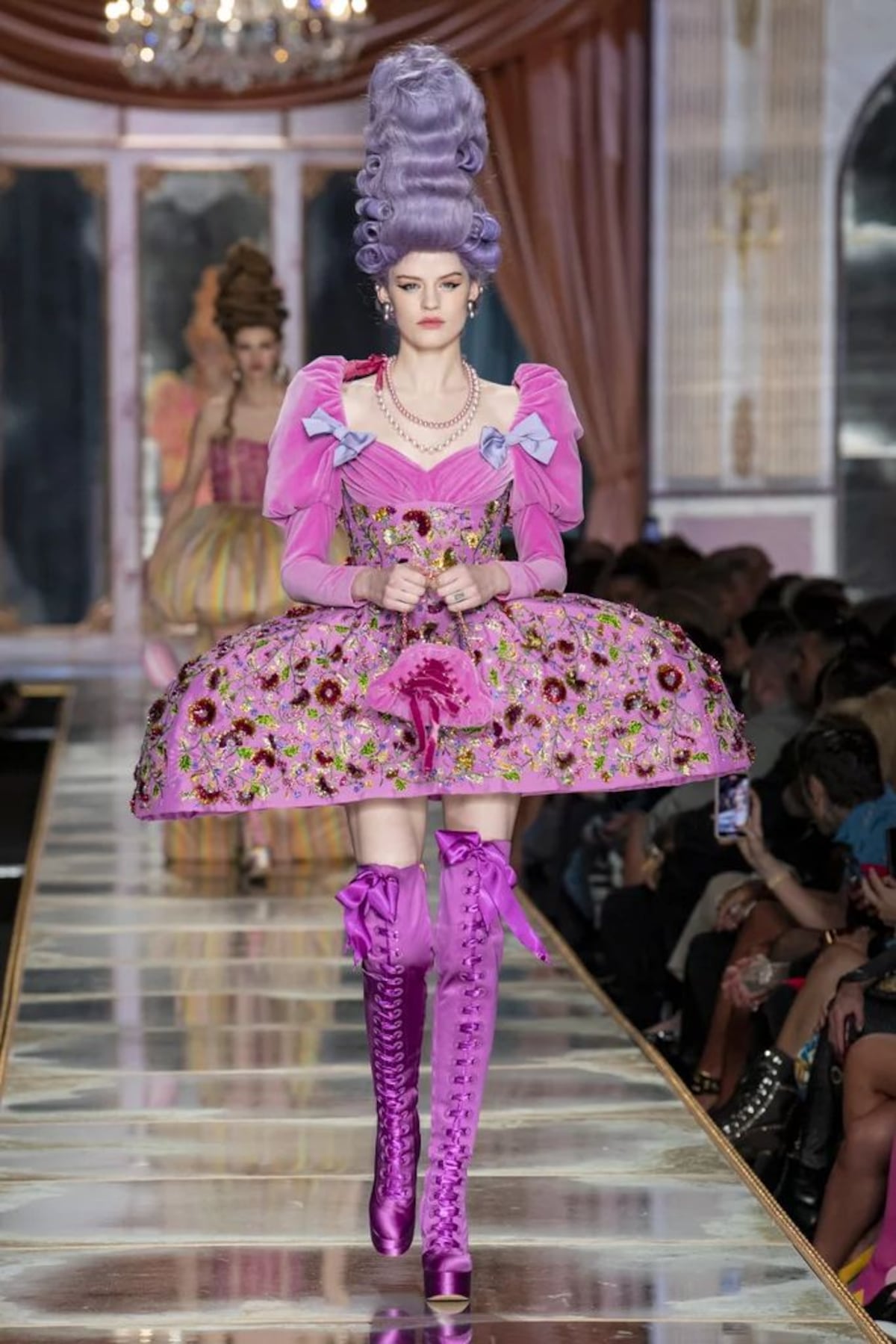 Si eres fanático de la serie Bridgerton, esta colección de Moschino te va a encantar 