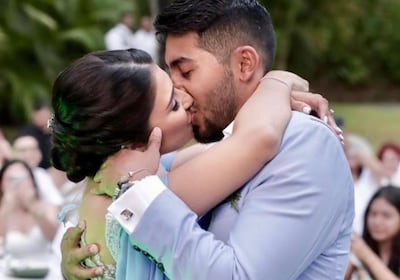 Vestidos de celeste, la boda civil de la reina de Calle Arriba de las Tablas 