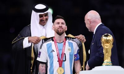 La túnica dorada de Messi: bordada con hilos de oro y hecha con pelaje de camello